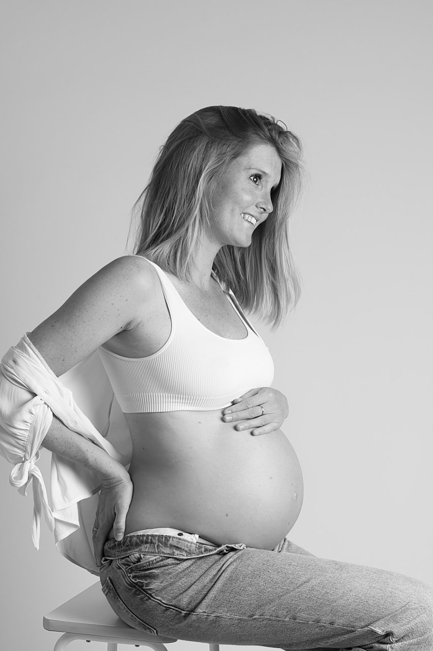 shooting grossesse noir et blanc