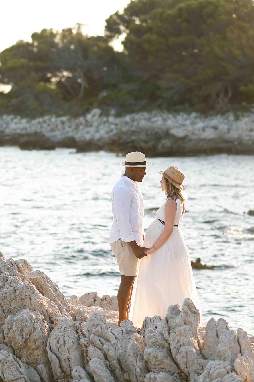 photo grossesse au bord de mer à Antibes
