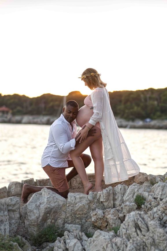 photo de grossesse en couple à Cap D'Antibe