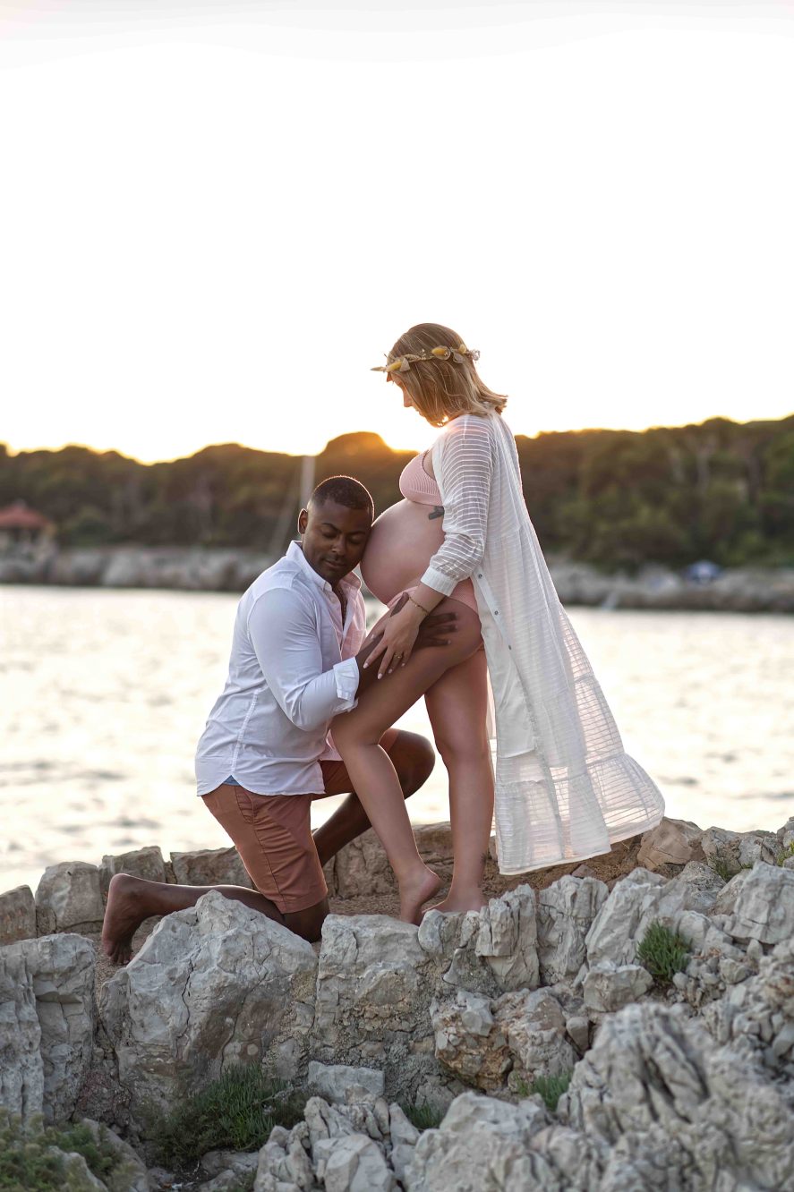 photo de grossesse en couple à Cap D'Antibe